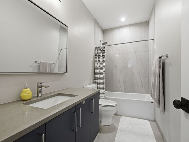 4334 W Shakespeare Avenue, Chicago, IL 60639