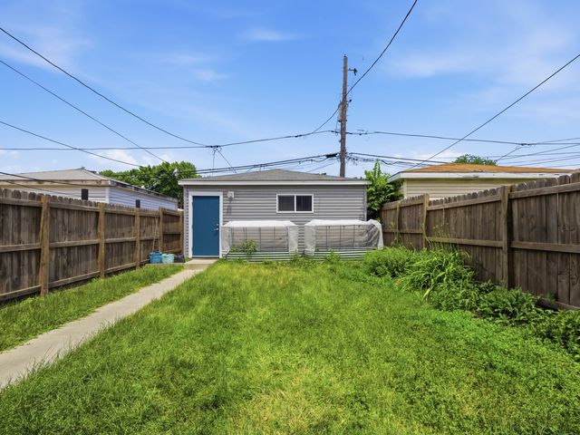4334 W Shakespeare Avenue, Chicago, IL 60639