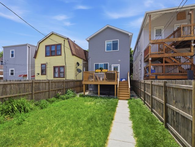 4334 W Shakespeare Avenue, Chicago, IL 60639