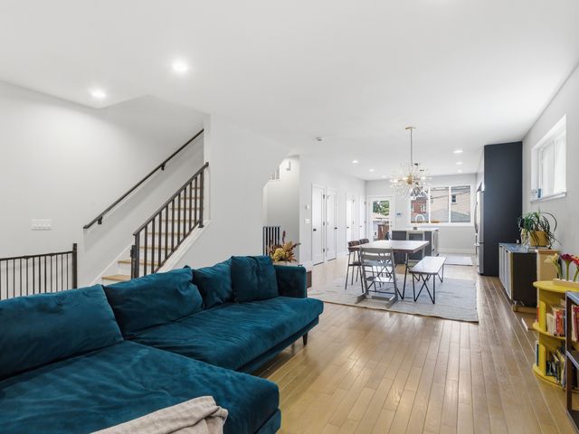 4334 W Shakespeare Avenue, Chicago, IL 60639