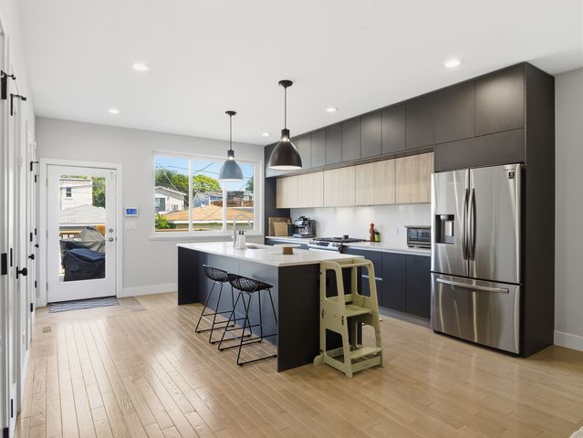 4334 W Shakespeare Avenue, Chicago, IL 60639