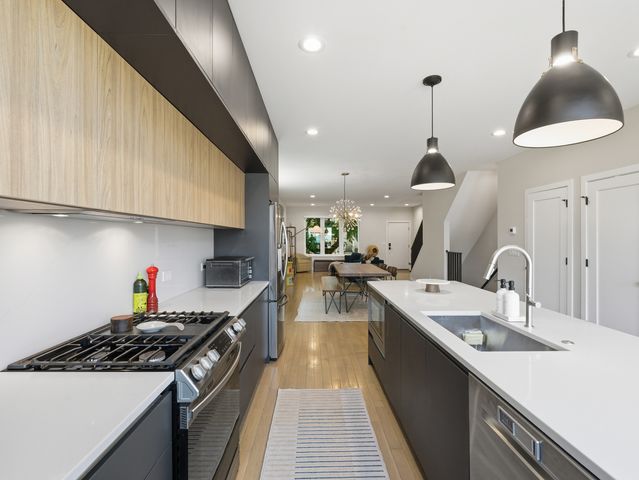 4334 W Shakespeare Avenue, Chicago, IL 60639