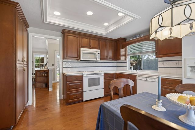 1712 Chilton Dr, Roseville, CA 95747