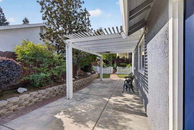 1712 Chilton Dr, Roseville, CA 95747