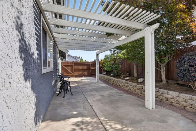 1712 Chilton Dr, Roseville, CA 95747
