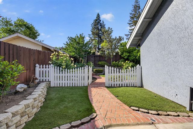1712 Chilton Dr, Roseville, CA 95747