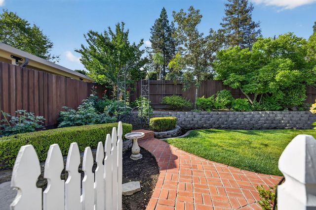 1712 Chilton Dr, Roseville, CA 95747