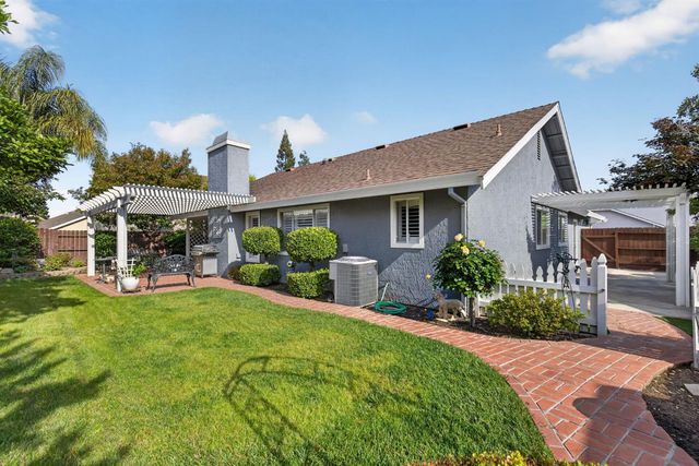 1712 Chilton Dr, Roseville, CA 95747