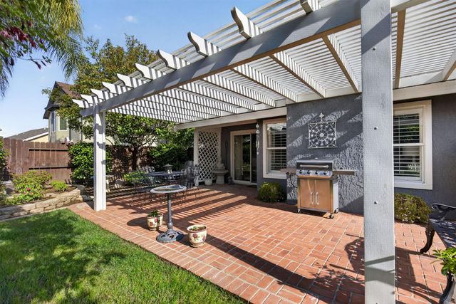 1712 Chilton Dr, Roseville, CA 95747