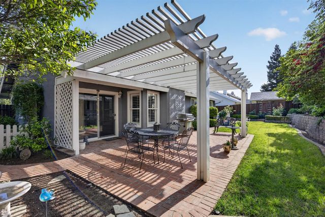 1712 Chilton Dr, Roseville, CA 95747