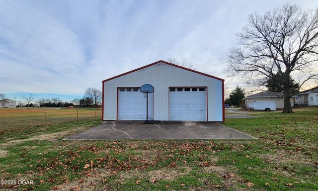 8255 State Highway 96, Carthage, MO 64836