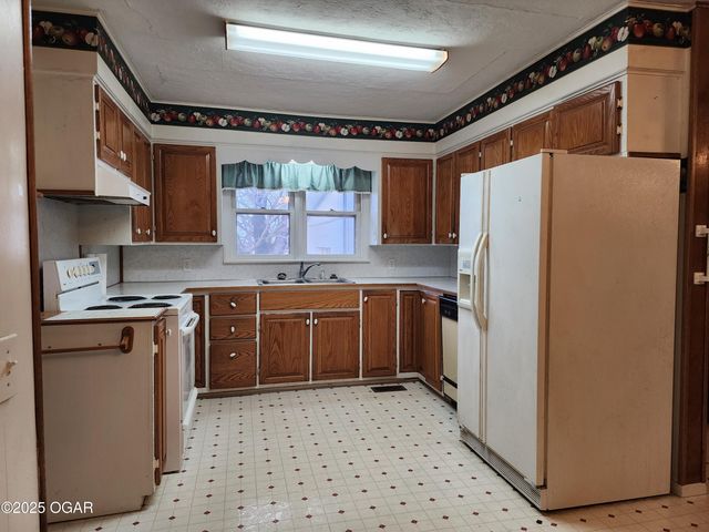 8255 State Highway 96, Carthage, MO 64836