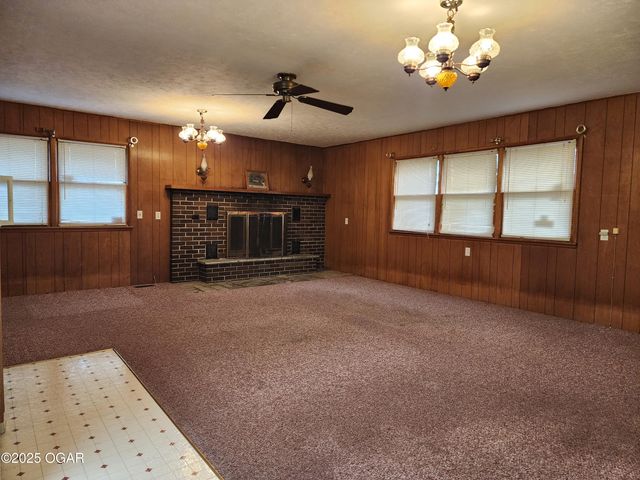 8255 State Highway 96, Carthage, MO 64836