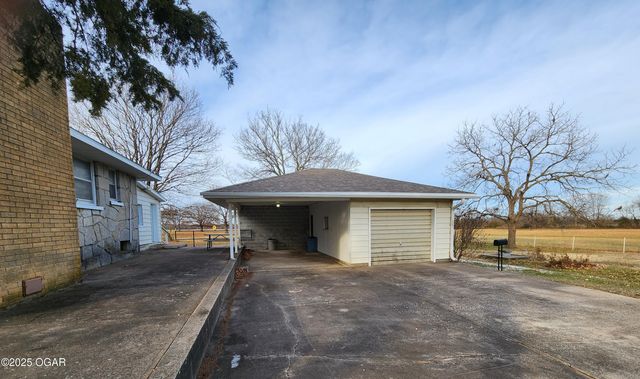 8255 State Highway 96, Carthage, MO 64836
