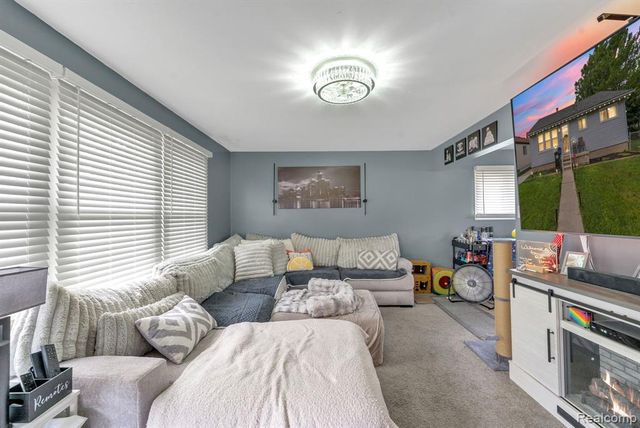 2140 Ford Boulevard, Lincoln Park, MI 48146