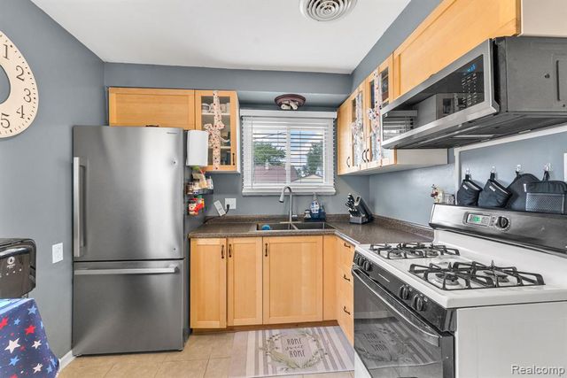 2140 Ford Boulevard, Lincoln Park, MI 48146