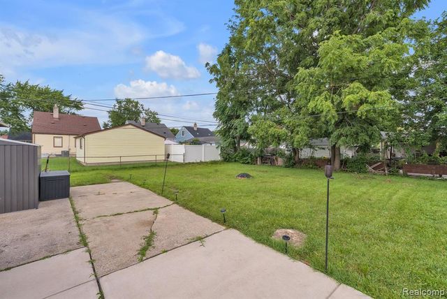 2140 Ford Boulevard, Lincoln Park, MI 48146