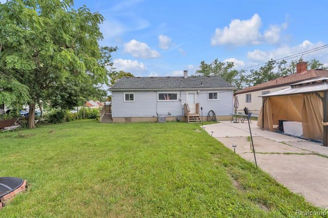 2140 Ford Boulevard, Lincoln Park, MI 48146
