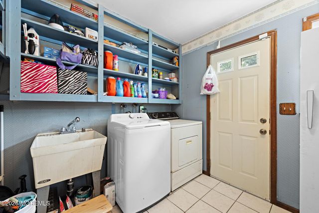 1800 Ridgeway Road, Toms River, NJ 08757