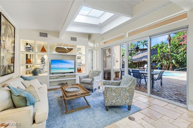 210 Central AVE, Naples, FL 34102