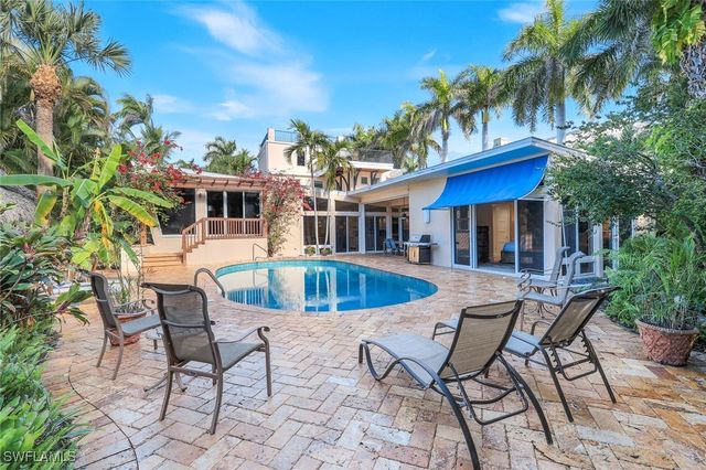 210 Central AVE, Naples, FL 34102
