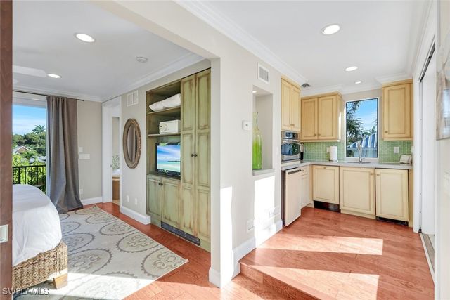 210 Central AVE, Naples, FL 34102