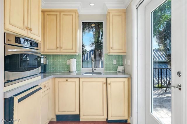 210 Central AVE, Naples, FL 34102