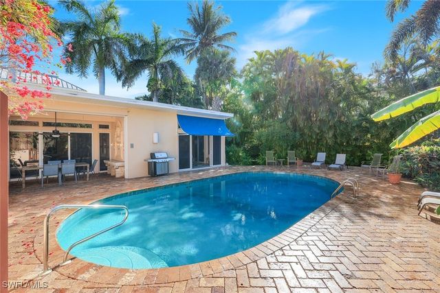 210 Central AVE, Naples, FL 34102