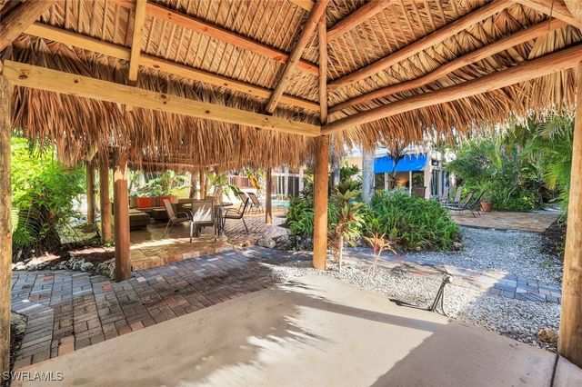 210 Central AVE, Naples, FL 34102