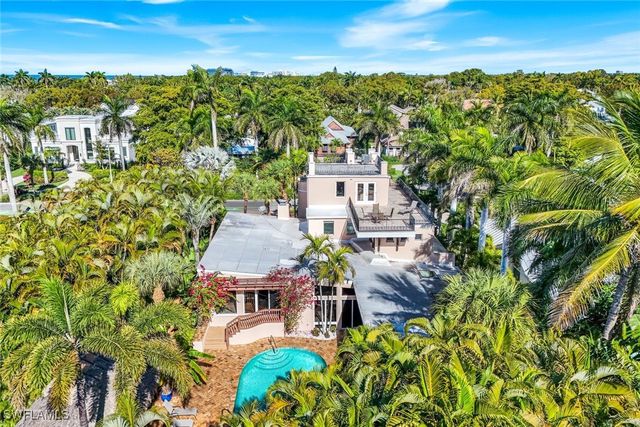 210 Central AVE, Naples, FL 34102