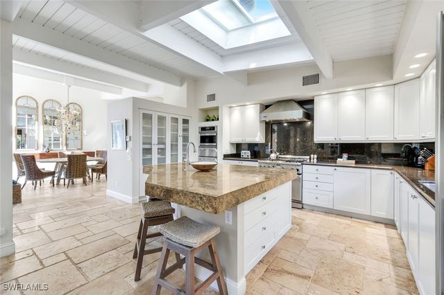 210 Central AVE, Naples, FL 34102