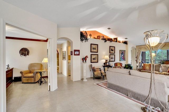 12434 Crystal Pointe Drive 202, Boynton Beach, FL 33437