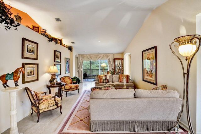12434 Crystal Pointe Drive 202, Boynton Beach, FL 33437