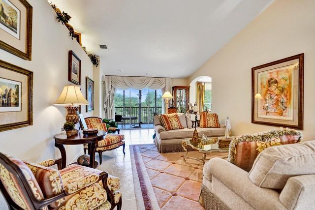 12434 Crystal Pointe Drive 202, Boynton Beach, FL 33437