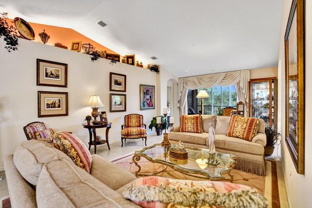 12434 Crystal Pointe Drive 202, Boynton Beach, FL 33437