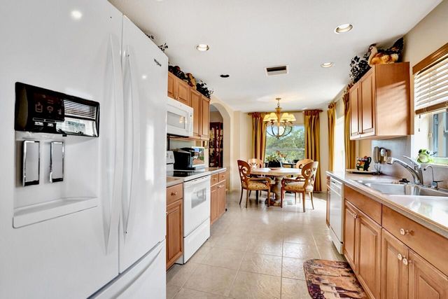 12434 Crystal Pointe Drive 202, Boynton Beach, FL 33437