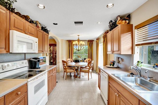 12434 Crystal Pointe Drive 202, Boynton Beach, FL 33437