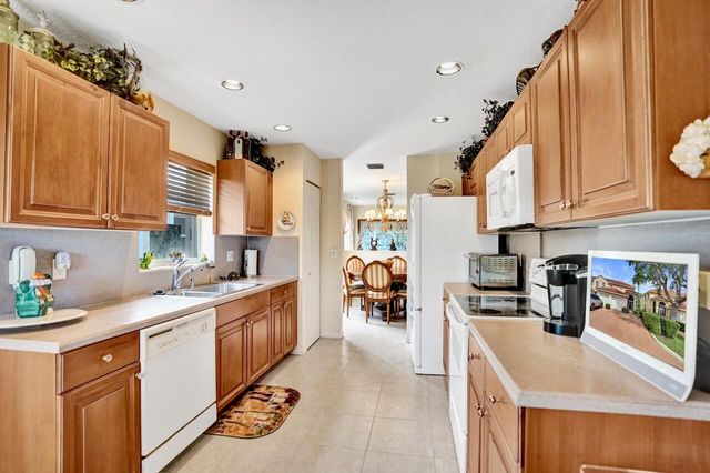 12434 Crystal Pointe Drive 202, Boynton Beach, FL 33437