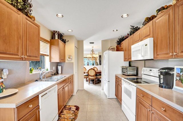 12434 Crystal Pointe Drive 202, Boynton Beach, FL 33437