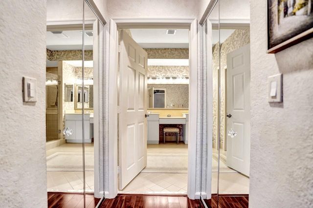 12434 Crystal Pointe Drive 202, Boynton Beach, FL 33437