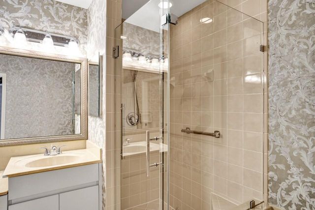 12434 Crystal Pointe Drive 202, Boynton Beach, FL 33437