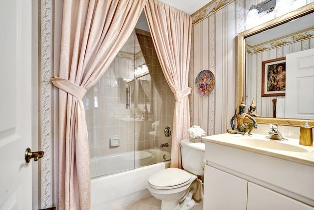 12434 Crystal Pointe Drive 202, Boynton Beach, FL 33437