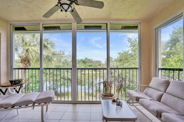 12434 Crystal Pointe Drive 202, Boynton Beach, FL 33437
