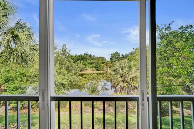 12434 Crystal Pointe Drive 202, Boynton Beach, FL 33437
