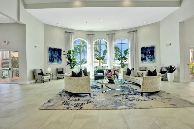 12434 Crystal Pointe Drive 202, Boynton Beach, FL 33437