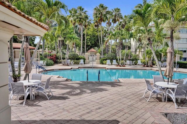 12434 Crystal Pointe Drive 202, Boynton Beach, FL 33437
