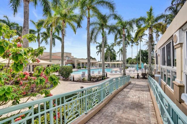 12434 Crystal Pointe Drive 202, Boynton Beach, FL 33437