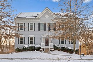 1670 Heritage Dr, Ohio Twp, PA 15237