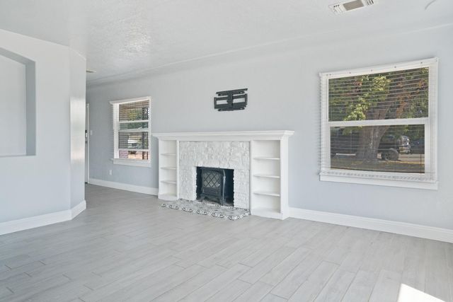 1900 Easy Street, Hanford, CA 93230