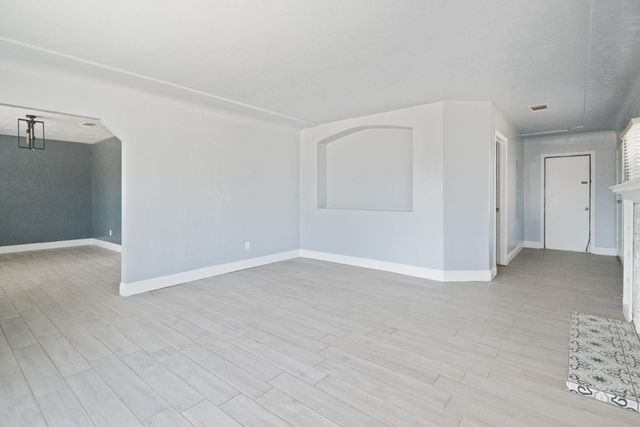 1900 Easy Street, Hanford, CA 93230